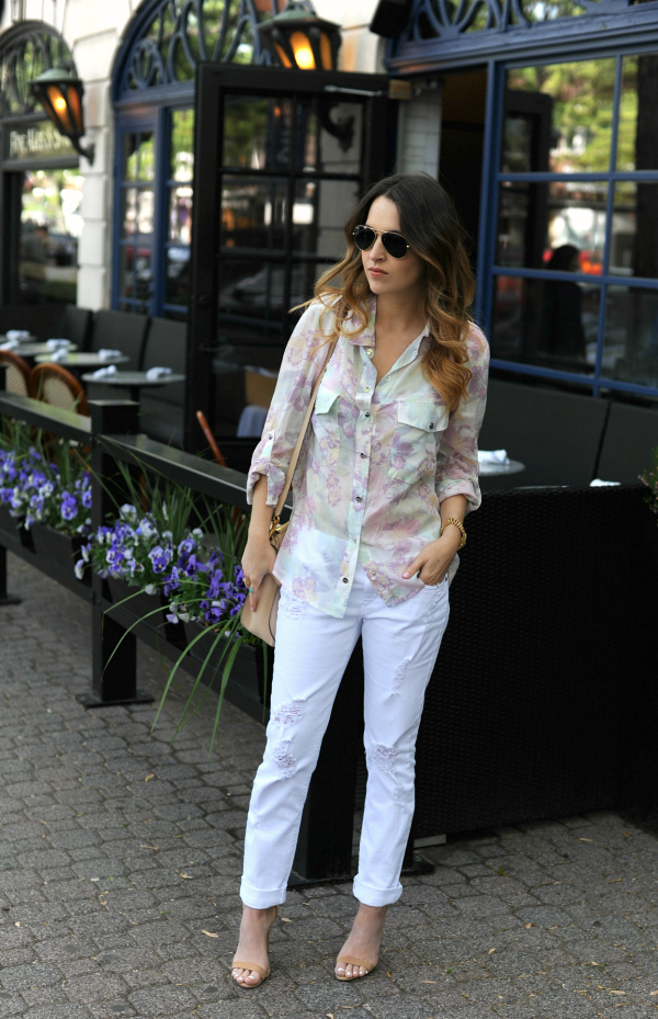 White Boyfriend Jeans Outfit