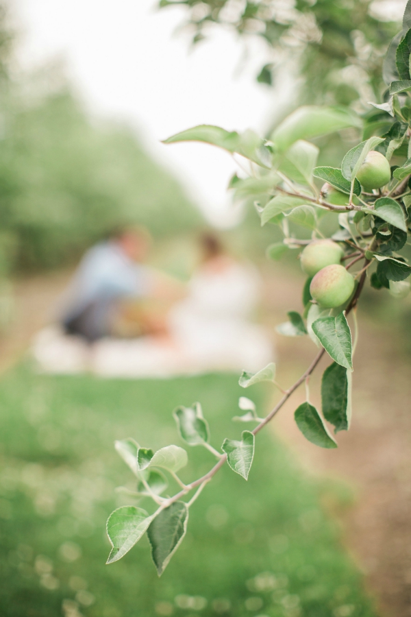 Oh So Glam Engagement Photos | Photos by Rebecca Arthurs