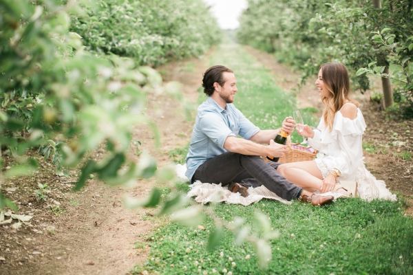 Oh So Glam Engagement Photos | Photos by Rebecca Arthurs