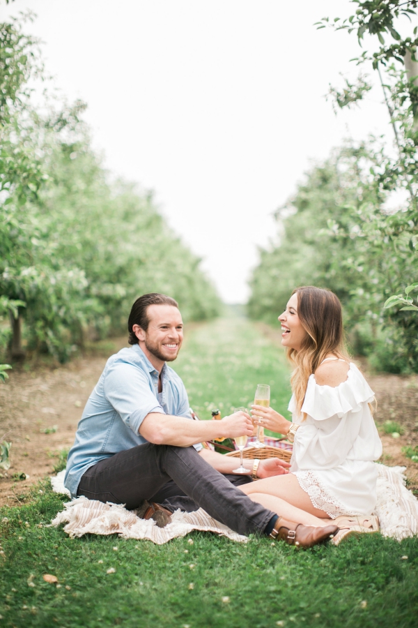 Oh So Glam Engagement Photos | Photos by Rebecca Arthurs