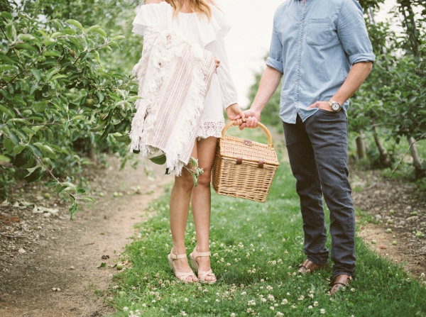 Oh So Glam Engagement Photos | Photos by Rebecca Arthurs