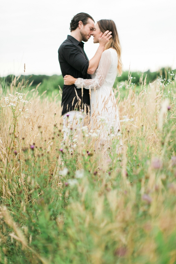 Oh So Glam Engagement Photos | Photos by Rebecca Arthurs