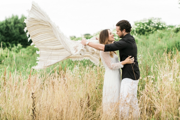 Oh So Glam Engagement Photos | Photos by Rebecca Arthurs