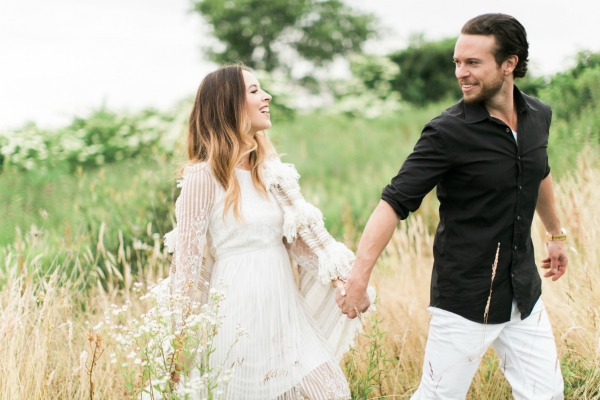 Oh So Glam Engagement Photos | Photos by Rebecca Arthurs