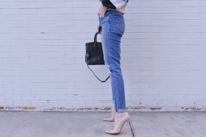 Stuart Weitzman Curvia Pump