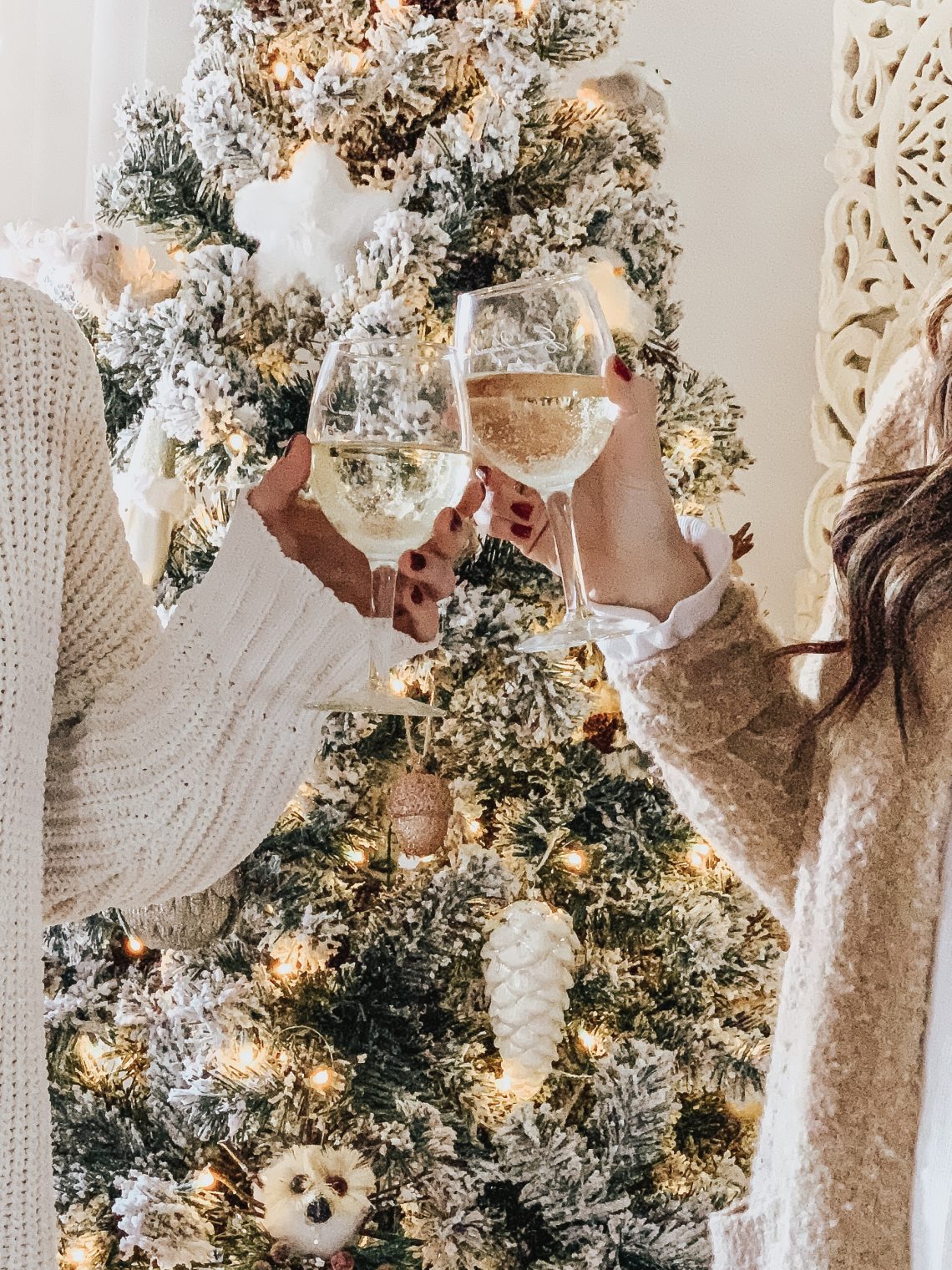 How To Plan A GLAM Girls' Night In - Holiday Style - Oh So Glam