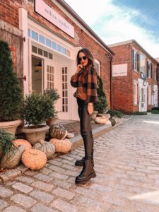 Fall Outfit: Oversized Sweater, Leather Pants, Dr Martens Jadon